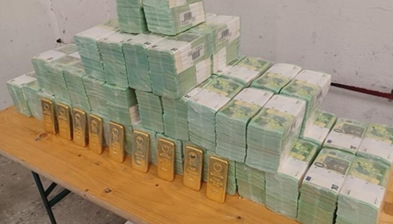 В ЄЦБ пояснили, чим загрожує захоплення Угорщиною готівки України