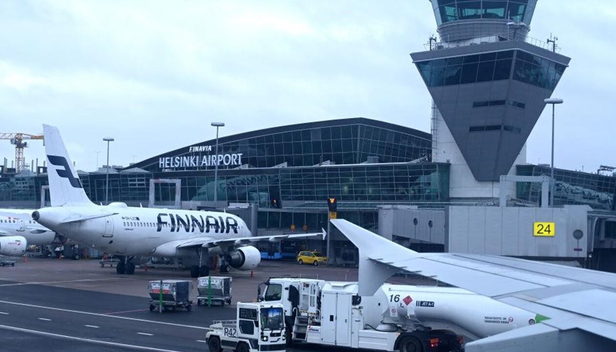 Два літаки, що летіли в РФ, приземлились у Фінляндії через атаку дронів