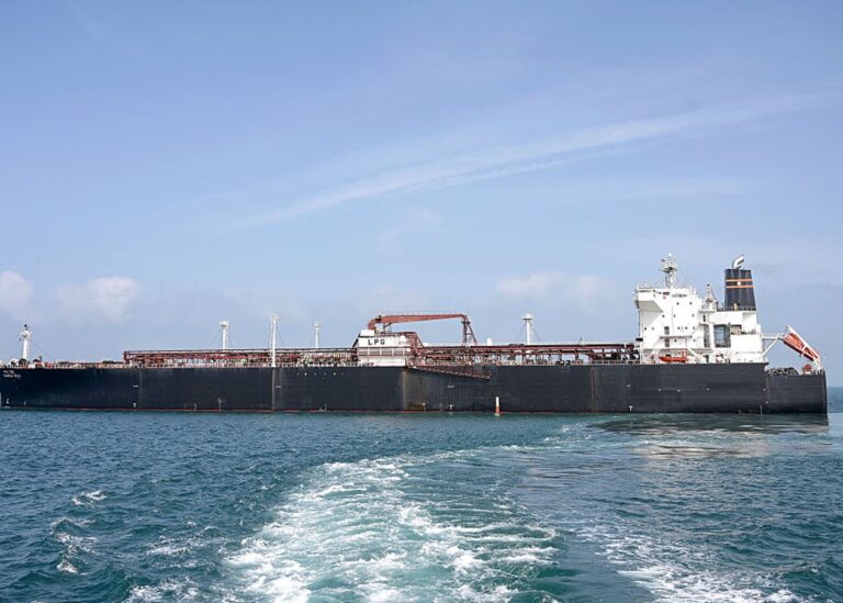 Саудівська нафта прорвалася через Ормузьку протоку