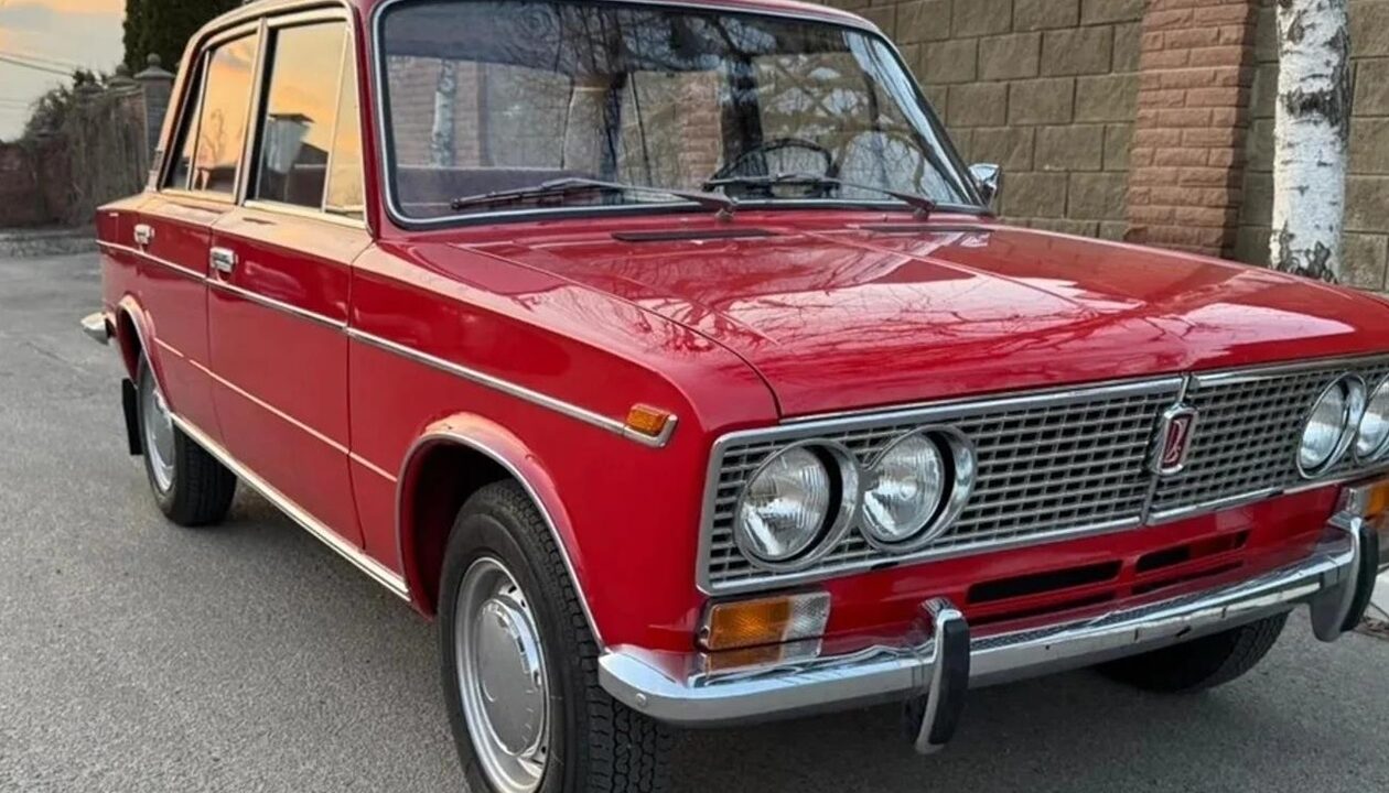 У Києві продається 36-річний ВАЗ-2103 у заводському стані
