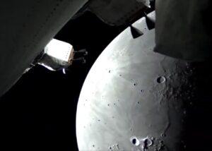 Artemis II сфотографував зворотній бік Місяця і встановив новий рекорд