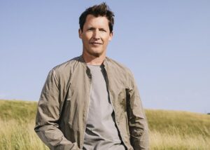 Джеймс Блант після скандалу змінив символіку: з герба РФ на тризуб