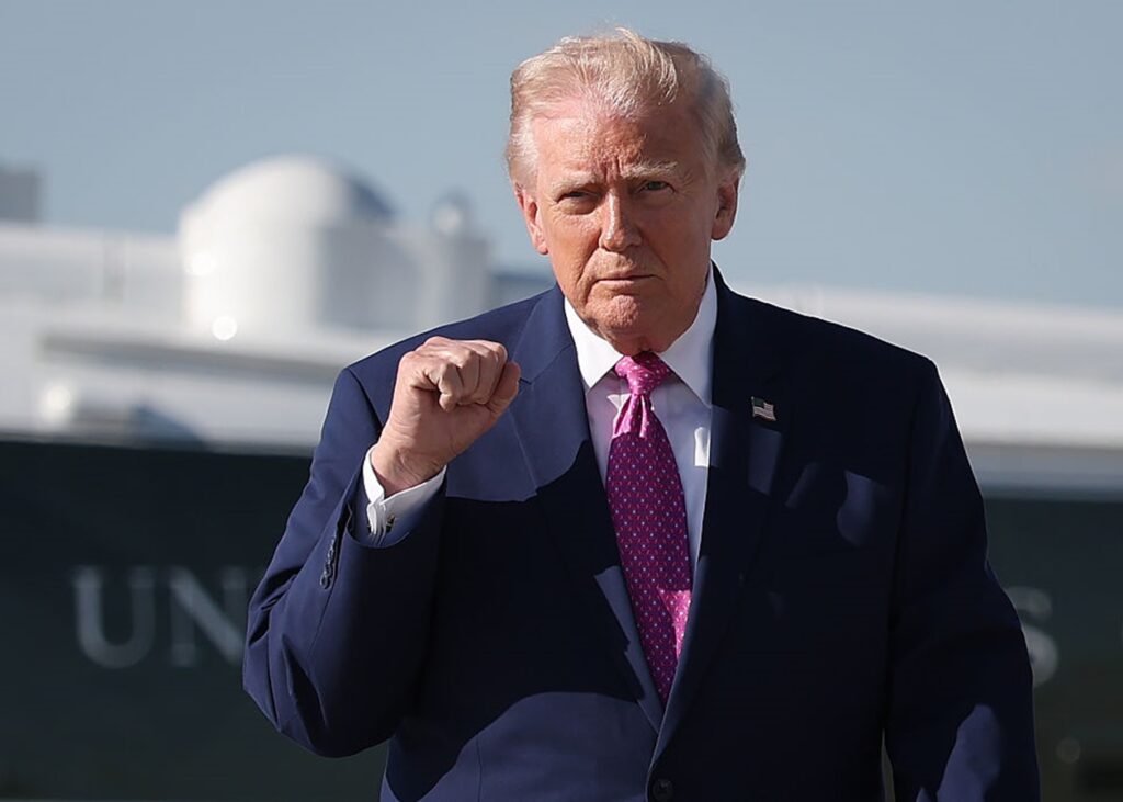 Трамп пригрозив заблокувати Ормузьку протоку