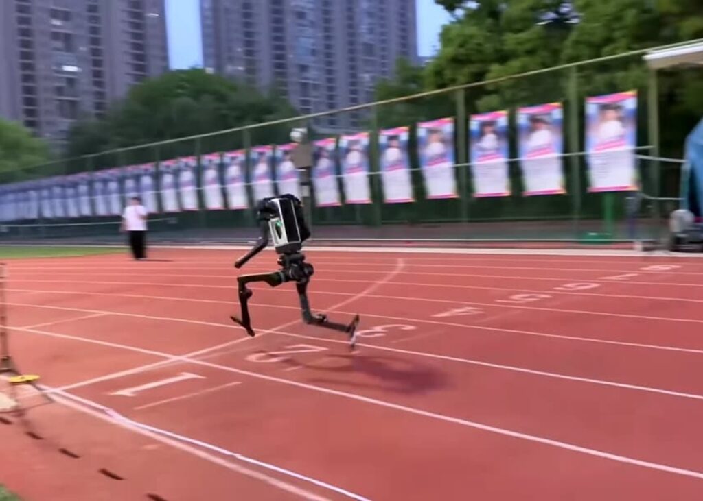 Китайський робот наблизився до рекорду швидкості Усейна Болта