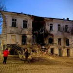 Удар по житлових кварталах Одеси: рятувальники показали наслідки (фото, відео)