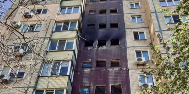 Є постраждалі, в тому числі - діти: У Кривому Розі російський дрон влучив у багатоповерхівку (відео)