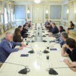 Зеленський на закритій зустрічі зі "слугами народу" заявив, що ​"гаряча фаза" війни може закінчиться вже до листопада