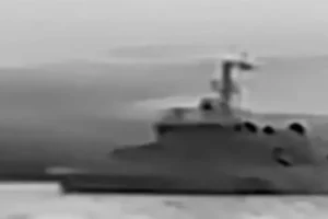 Уражено російські катери, які охороняли Керченський міст (відео)