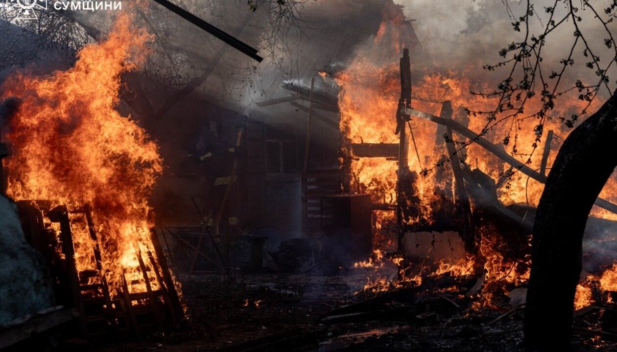 Тривала атака РФ на Суми: є поранені і руйнування