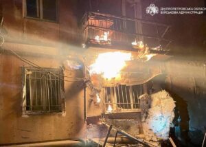 РФ атакувала Дніпро: зайнялася 5-поверхівка