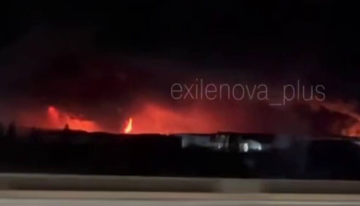 Ростов атакували ракети, пожежа не вщухає - ЗМІ