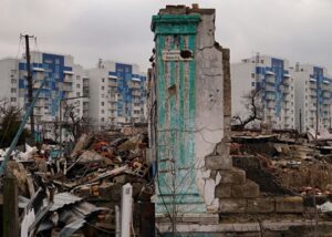 Росіяни в Маріуполі переробили демонтовані будинки у 100 тис. тонн щебеню