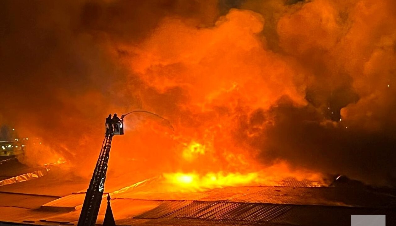 У Москві вирує масштабна пожежа на території Кремля в Ізмайловому