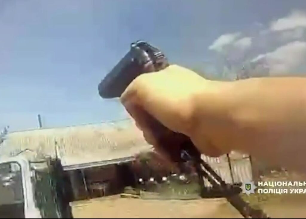 З'явилось відео нападу на поліцію на Хмельниччині