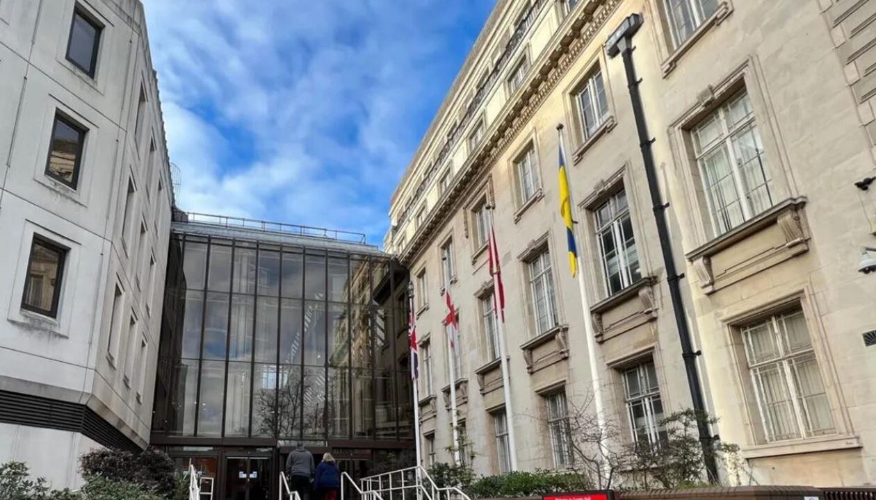 У британському Ессексі правопопулісти зняли український прапор