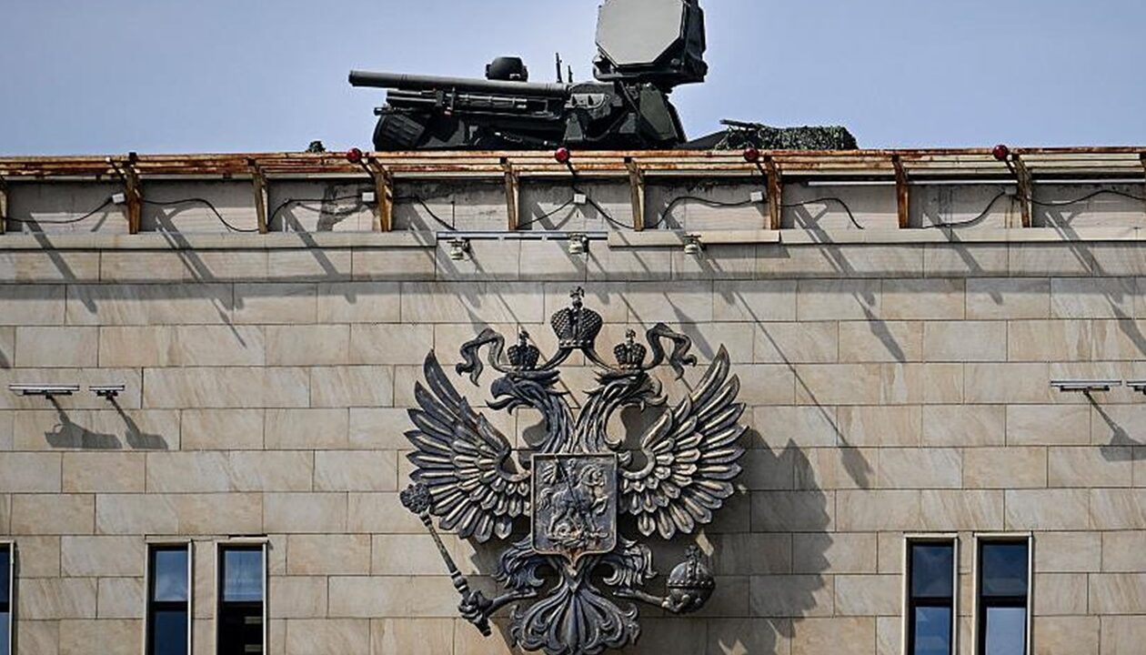 Мадяр розкрив, чим Кремль прикриває Москву