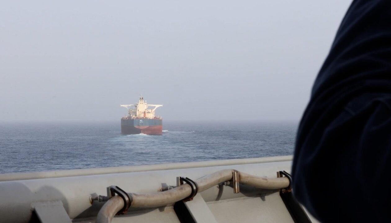 США чотири рази відкривали попереджувальний вогонь по кораблям в Ормузі