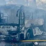 Вщент вигорів автобус. На Дніпропетровщині є загибла та постраждалі через атаку РФ