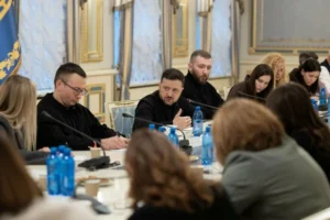 «Для рускіх це – ризикований крок». Зеленський розповів про новий тренд на фронті