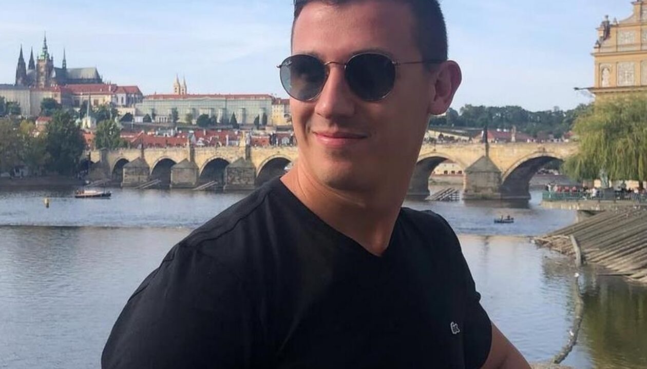 Німець за хвилину з’їв понад кілограм меду і потрапив до Книги Гіннеса