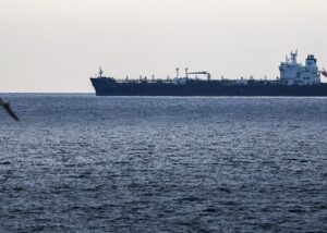 Трамп заявив про рух кораблів через Ормуз