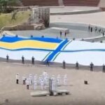 ​У Києві до Дня Військово-морських сил розгорнули найбільший прапор ВМСУ (відео)