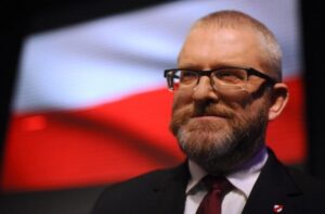 З ними не заскучаєш: Польща просить Європарламент дозволити затримання свого депутата-українофоба Брауна