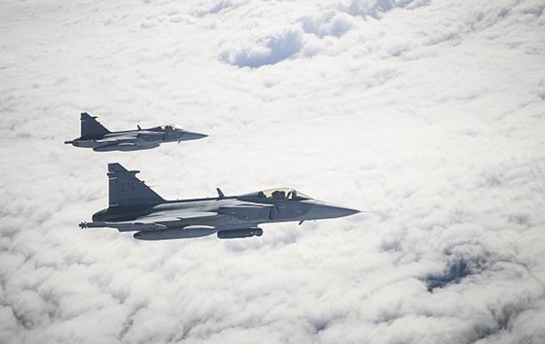 Україна закупить у Швеції 16 винишувачів Gripen E. Перші скандинафські "грифони" мають надійти на початку 2027 року, - Зеленський