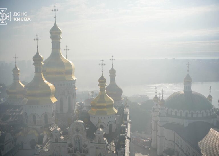 Зеленський відвідав лавру після атаки Росії