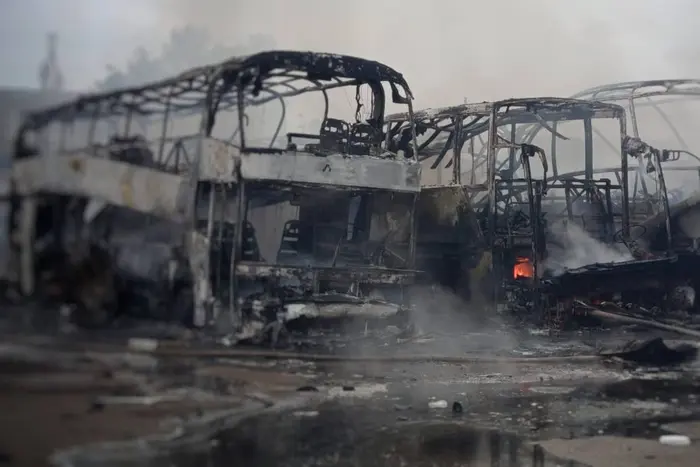 Удар по Одесі: постраждали люди, загорілися автобуси