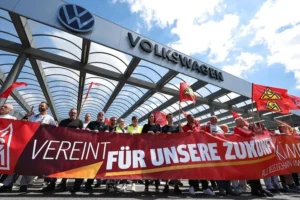 Працівники Volkswagen протестують проти звільнення 100 тисяч осіб