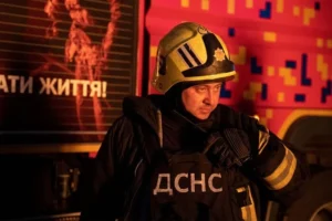 Нічна атака на Одещину: палають багатоповерхівка та «Епіцентр»
