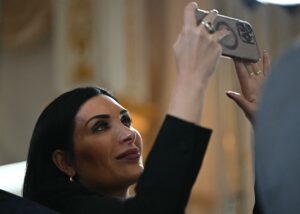 Сюжет"Пісюнкова дипломатія". Що блогерка Лумер розказала Трампу