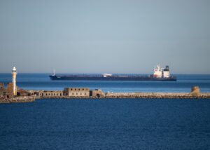 РФ шукає паливо за кордоном: перша партія бензину прибула з Марокко