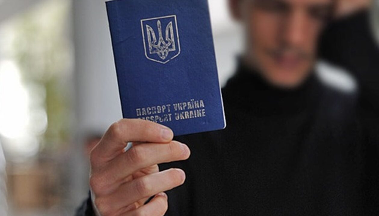 Уряд змінив правила обслуговування чоловіків у консульствах за кордоном
