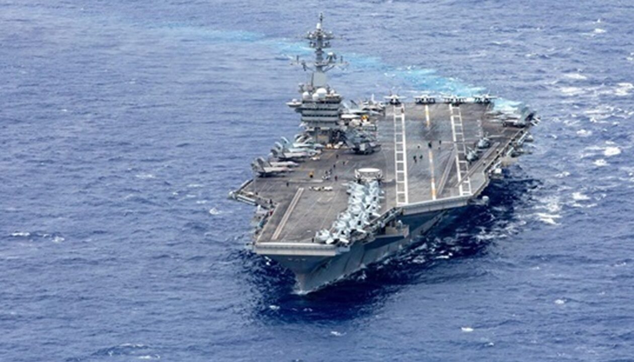 Очільник CENTCOM відвідав авіаносець з "деморалізованним екіпажем"