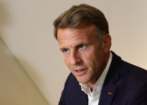 Макрон закликав не допускати постачання палива до Росії