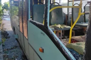 Росіяни атакували маршрутку та зупинку в Херсоні: є поранені