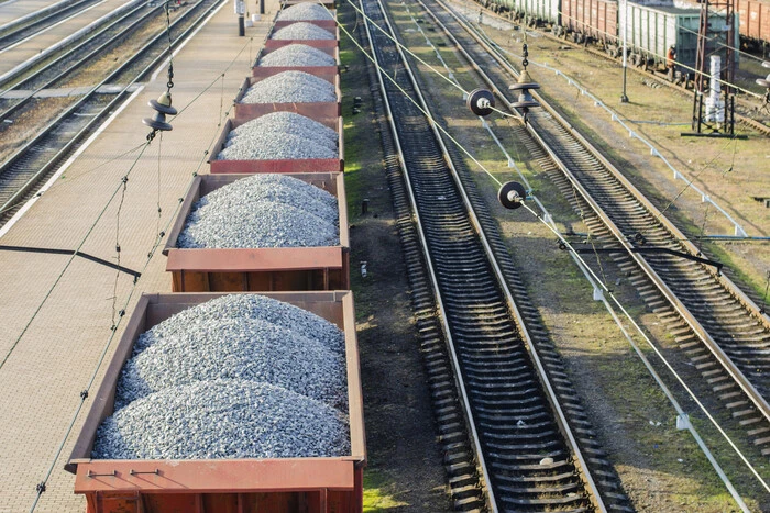 Підвищення тарифів «Укрзалізниці» може поставити під загрозу підготовку до опалювального сезону – ексміністр