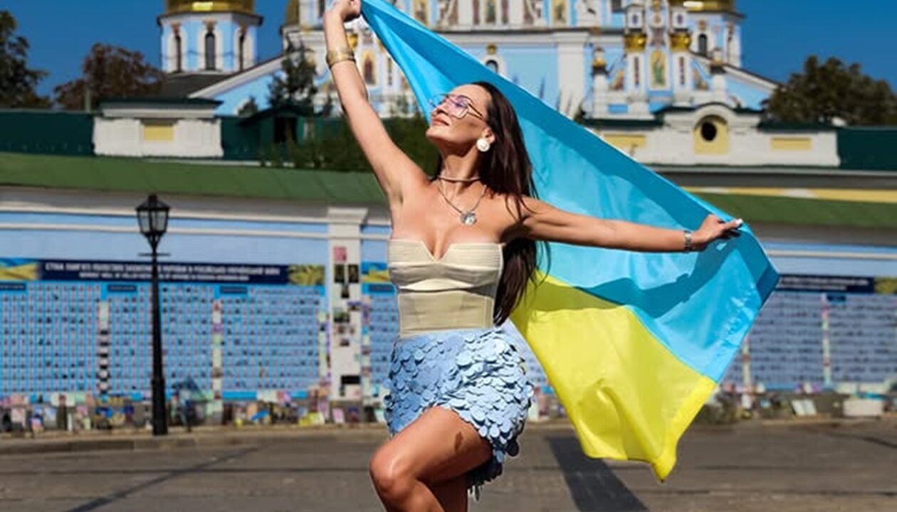 Акторку звинуватили у неповазі до меморіалу через її фотосесію