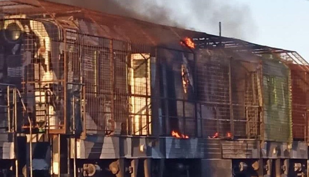 Росіяни вдарили по двох пасажирських поїздах