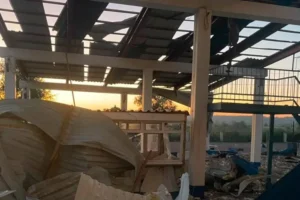 Окупанти атакували пункт пропуску на кордоні України: рух зупинено