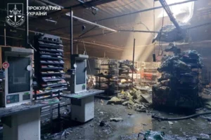Удар по «Форі» на Київщині: рятувальники загасили пожежу, є постраждала (оновлено)