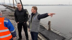 Ради оборони столиці постановила: Київ асигнує 1 000 000 000 грн на будівництво комбінованих водних переправ через Дніпро, - Кличко