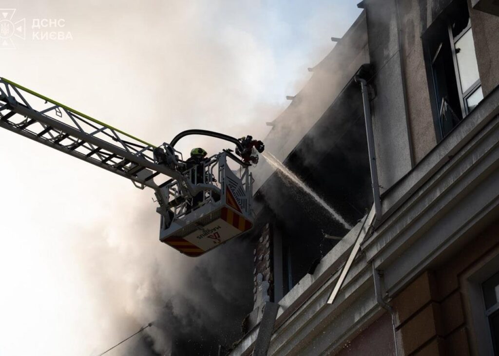 У Києві понад 40 поранених, атака дронів триває
