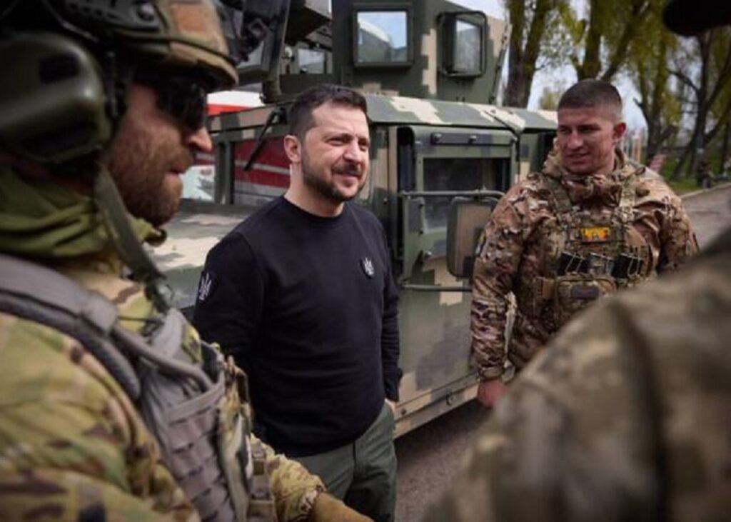 Зеленський: Стійкість України починається з фронту