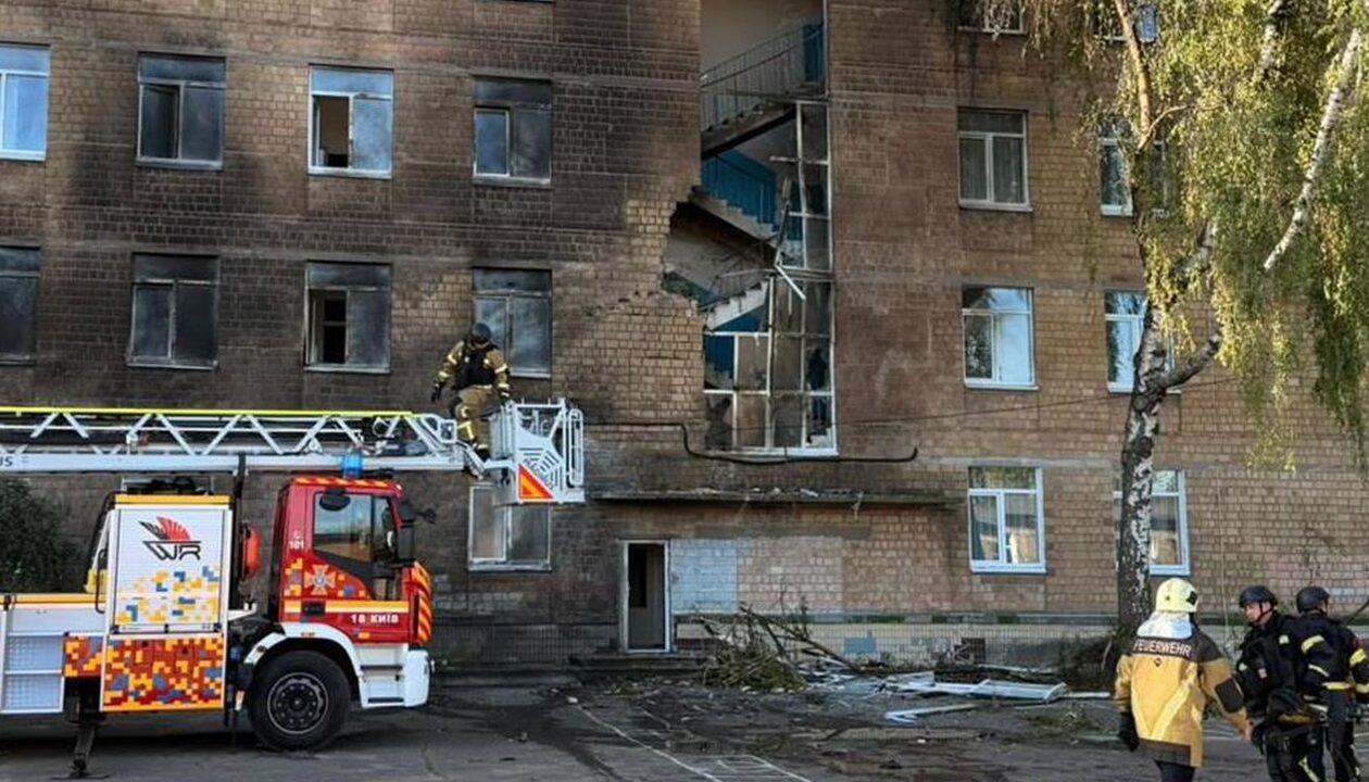 У Києві російський дрон влучив у школу