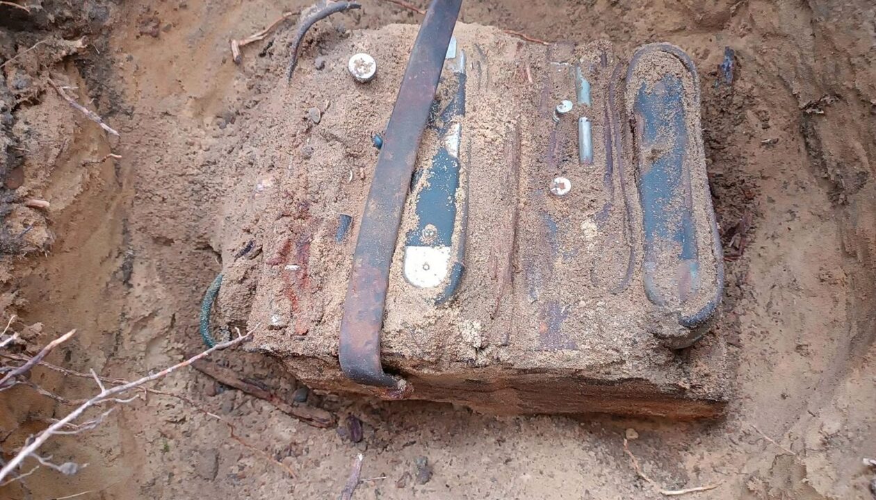 У Польщі знайшли телефони, заховані в землі ще у 1939 році