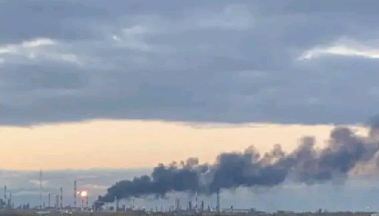 Дрони уразили найбільший російський НПЗ