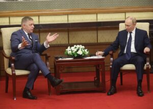 Фіцо звинуватили у "співпраці з Кремлем"